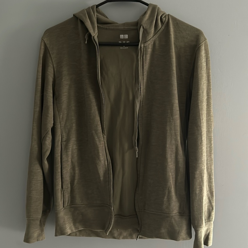 Uniqlo light hooded sweatshirt